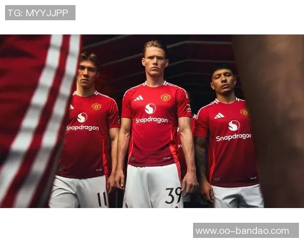 曼联官方社交媒体发布2025-26赛季全家福照男足女足同框合影 曼联官方社交媒体发布2025-26赛季全家福照男足女足同框合影