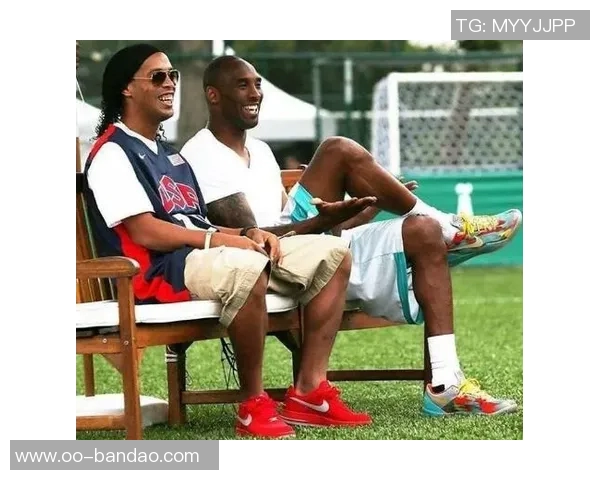 梅西与滕杜卡尔同框合影传奇球星互赠10号球衣展现友谊