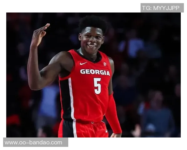 爱德华兹揭秘麦丹比赛时激情四溢的防守表现与平日高冷形象的反差